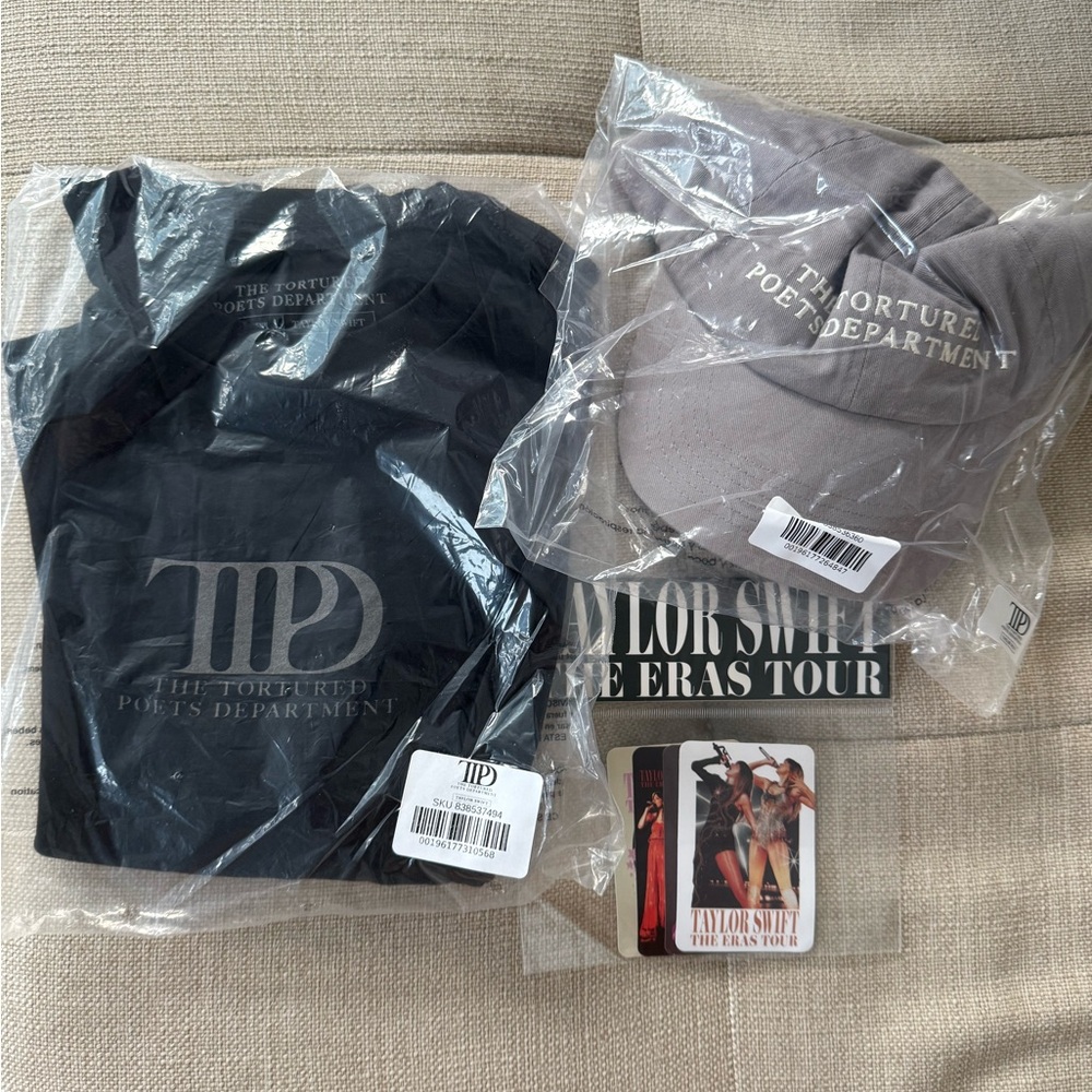 Taylor Swift Pack - T Shirt (M), Hat snd Stickers